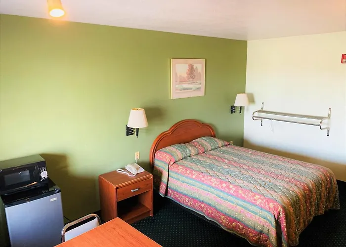 Pine Point Inn & Suites